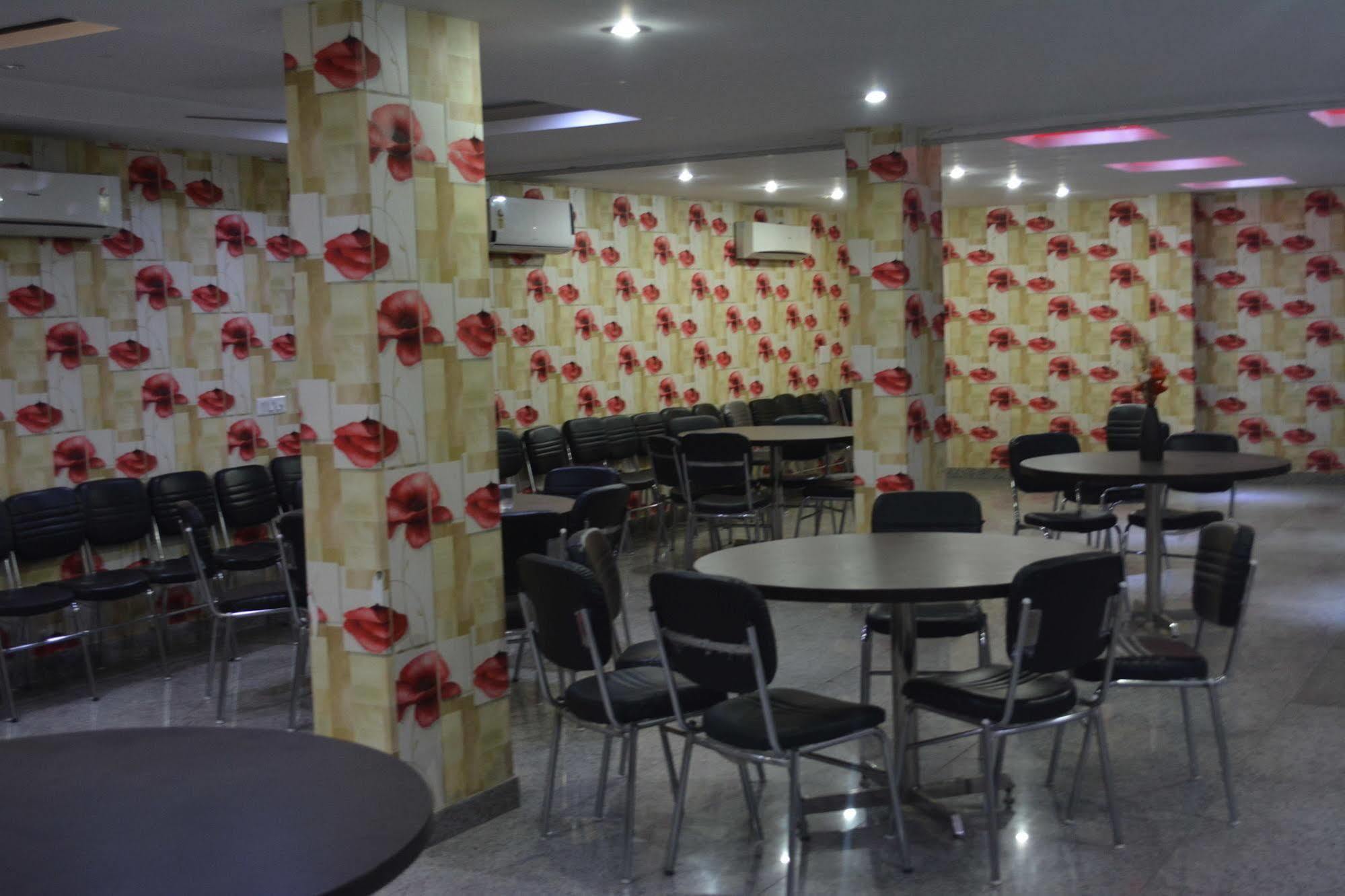 Fabexpress Lotus Palace Új-Delhi Kültér fotó
